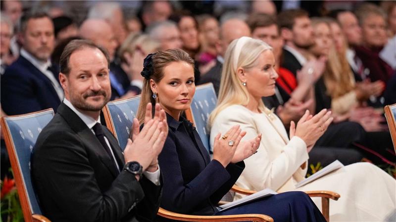 Möchten bei Mette-Marit (rechts) sein: Kronprinz Haakon und Prinzessin Ingrid Alexandra (Mitte). (Archivbild)