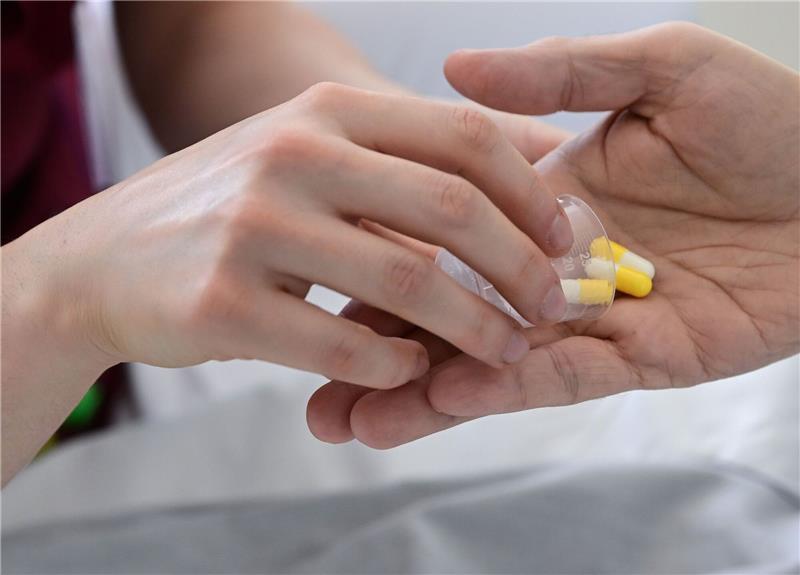 Jeder Zweite ab 65 erhielt potenziell ungeeignete Medizin Mögliche Wechsel- oder Nebenwirkungen: Die Einnahme von bestimmten Medikamenten birgt für Ältere ein höheres Risiko.