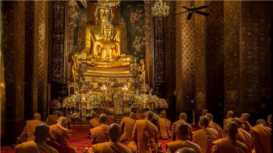 Mönche werden von der größtenteils buddhistischen Bevölkerung Thailands tief verehrt und gelten als moralische Vorbilder. (Archivbild)