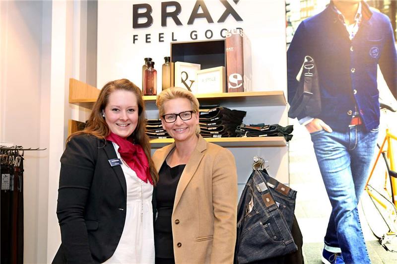 Momentaufnahme aus dem Januar: Die neue Karstadt-Chefin Eva-Lotte Sjöstedt (re.) mit Goslars Noch-Geschäftsführerin Nina Wedler.  Archivfoto: Kusian-Müller