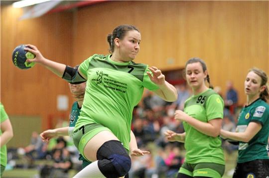 Mona Traeger (li.) und die HSG Langelsheim/Astfeld treffen am Samstag im Spitzenspiel auf den VfL Wolfsburg II. Der Tabellenführer ist weiter ohne Punktverlust und will die Serie ausbauen.  Foto: Gietemann