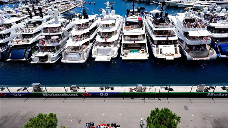 Monaco-Training: Leclerc fährt an Hafen und Yachten vorbei
