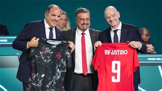 Montagliani (l.) und Infantino (r.) könnten zu Rivalen werden. (Archivbild)