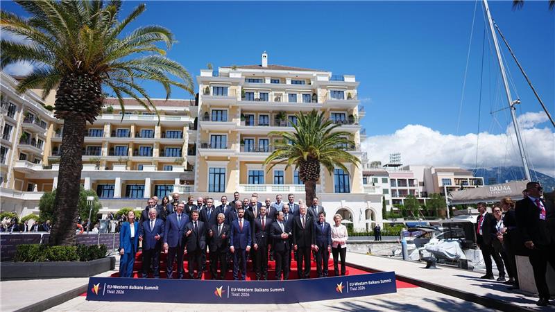 EU-Erweiterung bis 2028? Merz und Macron wollen Tempo machen Montenegro richtete zum ersten Mal einen EU-Westbalkan-Gipfel aus - eine große Mehrheit der Staats- und Regierungschefs aus der EU reiste an.
