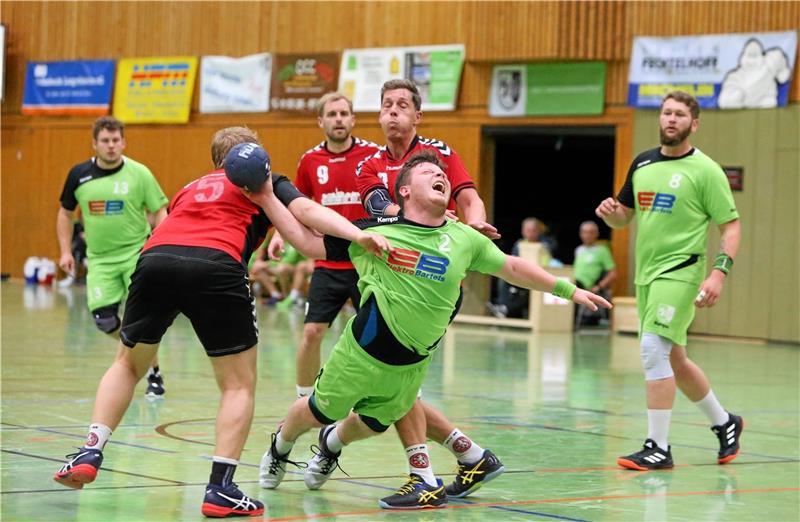 Moritz Paul und die HSG Langelsheim/Astfeld gewinnen auch ihr zweites Saisonspiel in der Regionsoberliga. Sie setzen sich mit 32:28 gegen den MTV Braunschweig IV durch. Paul ist dabei mit zwei Treffern erfolgreich. Foto: Neuendorf