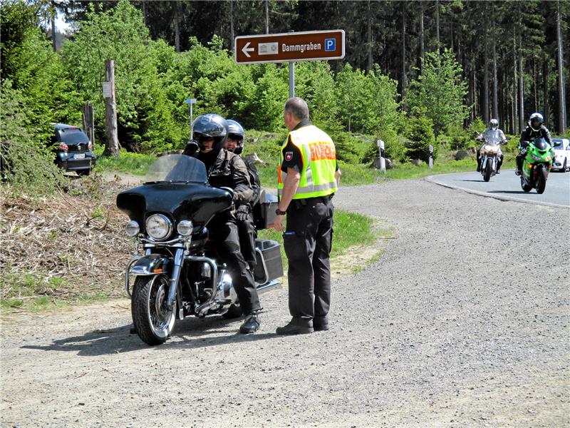 Altenauer Anwohner ärgern sich über rasende Motorräder Motorradkontrollen finden regelmäßig am Dammhaus statt – warum nicht auch mal im Altenauer Schultal, fragen Anwohner. Archivfoto: Polizei