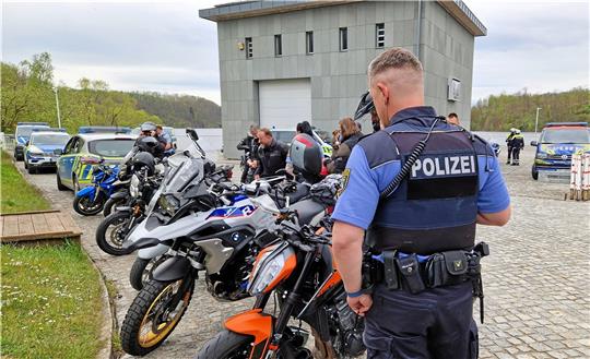 Motorradkontrollen im Harz.  Foto: Polizei
