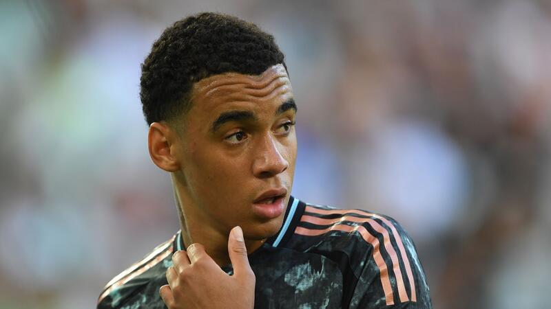 Bayern demontiert Kiel mit 6:1 und übernimmt Tabellenführung Münchens Jamal Musiala trifft nach 14 Sekunden.