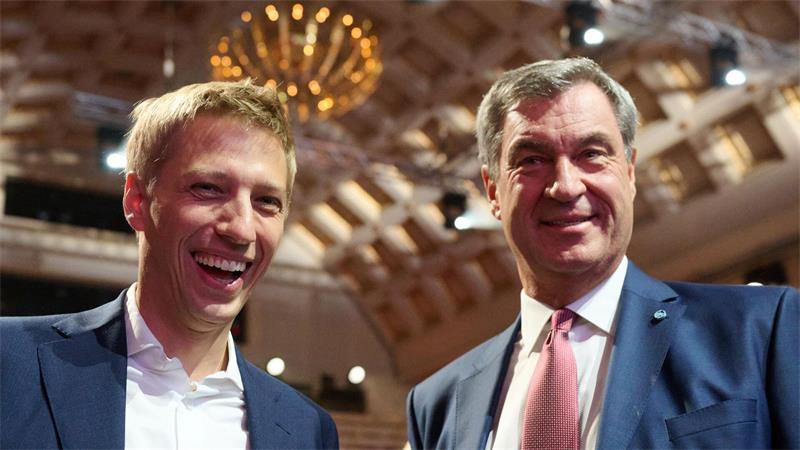 Münchens Oberbürgermeister Dominik Krause (l) und Bayerns Ministerpräsident Markus Söder dürfen sich weiter Hoffnungen auf Olympische Spiele machen.