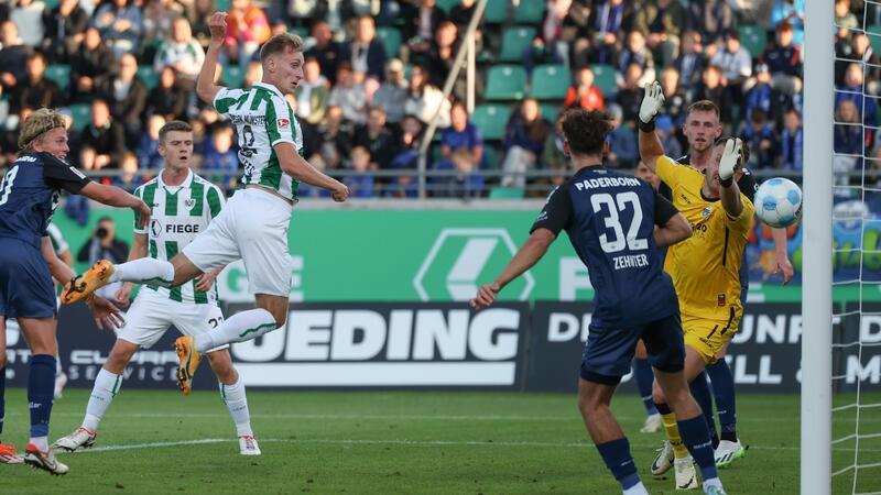 Münsters Mees trifft zum 1:0.