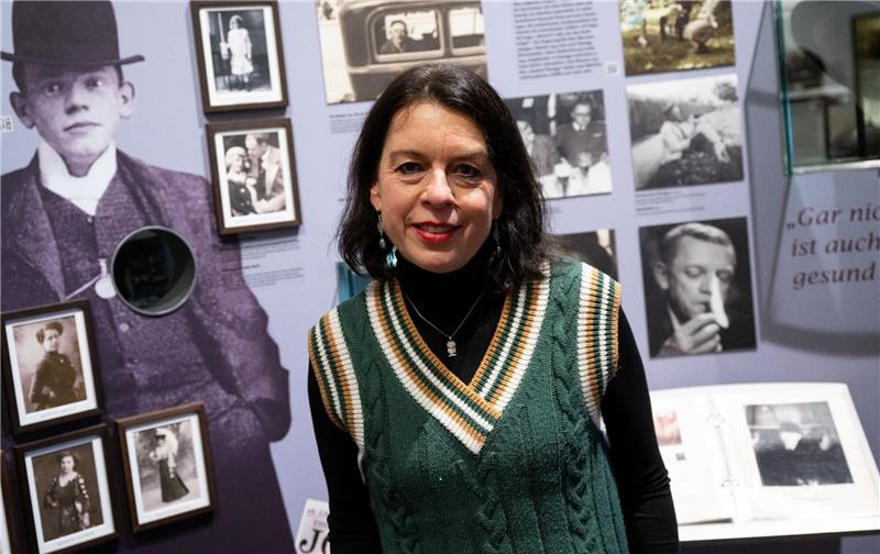 Karl Valentin ist zum 75. Todestag „aktueller denn je” Musäumsdirektorin Sabine Rinberger im Valentin-Karlstadt-Musäum in München.