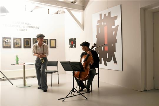 „Music meets Art“ im Mönchehaus: Katja Heinrich und Florian Hoheisel laden ein zu „Wein, Weib und Cello“. Foto: Hartmann