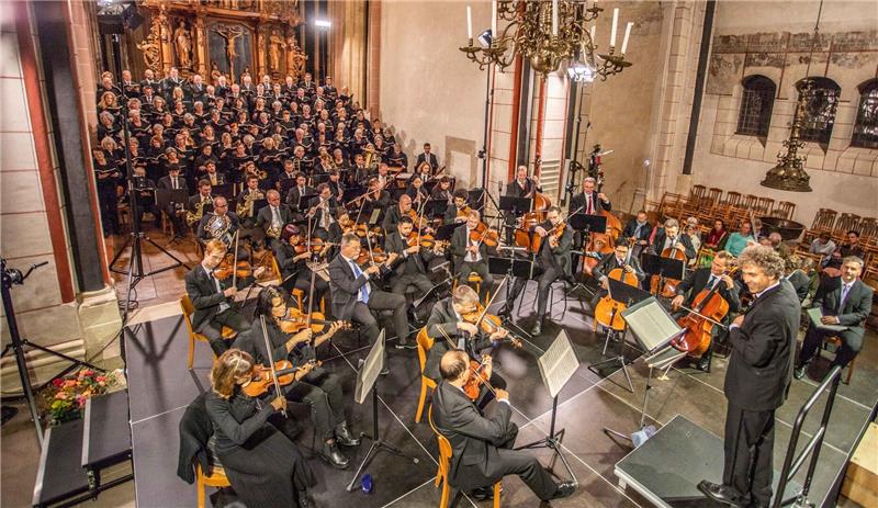 Goslarer Gottesdienst ist am Reformationstag bundesweit zu sehen Musik spielt in der Marktkirche traditionell und stets eine große Rolle: Am 28. September gestaltet die Goslarer Kantorei gemeinsam mit dem Kammerorchester aus Wernigerode das Oratorium „Elias“. Damals wie am Donnerstag hat Propsteikantor Gerald de Vries die musikalische Leitung.