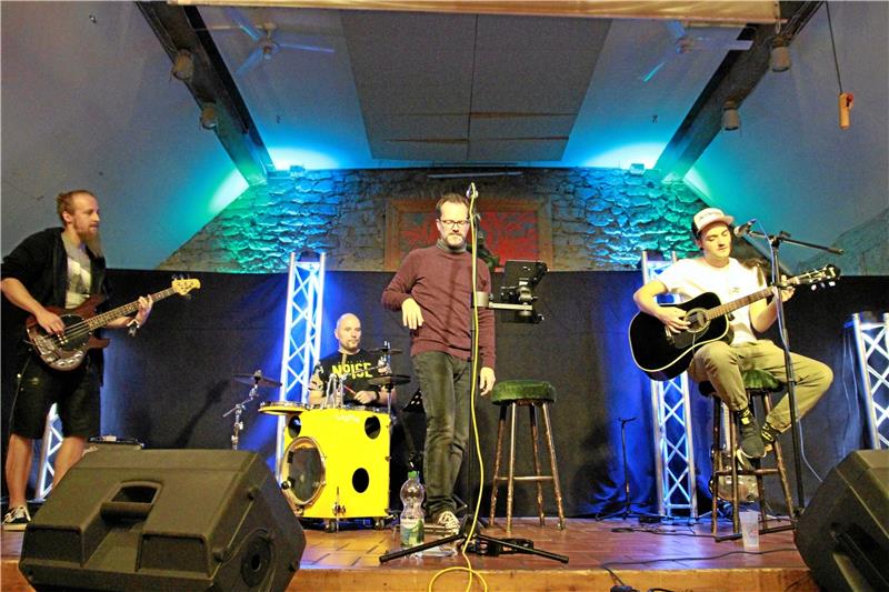 Musik von „Stiffler’s Dad“ im Jugendtreff: Gero Laube, Alex Trommer, Steffen Heister und Joshua Heister (v.l.) präsentieren eigene Stücke und Coversongs.  Archivfoto: Potthast