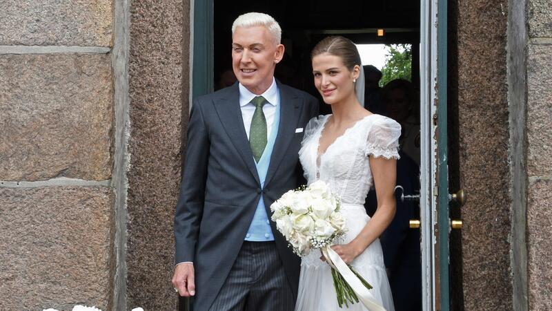 Musiker H.P. Baxxter und seine frisch angetraute Ehefrau Sara kommen nach der Hochzeit aus der Kirche St. Severin auf Sylt.
