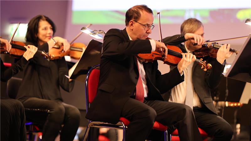 Musiker des Philharmonischen Kammerorchesters Wernigerode bei einem Auftritt. Das Orchester gehört vom kommenden Jahr an zum Harztheater, soll aber eigenständig bleiben.