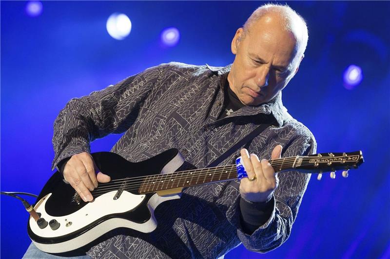 Mark Knopflers Gitarren unterm Hammer Musiker und Gitarrist Mark Knopfler: Dank seines Erfolges konnte er sich eine große Gitarren-Sammlung zulegen.