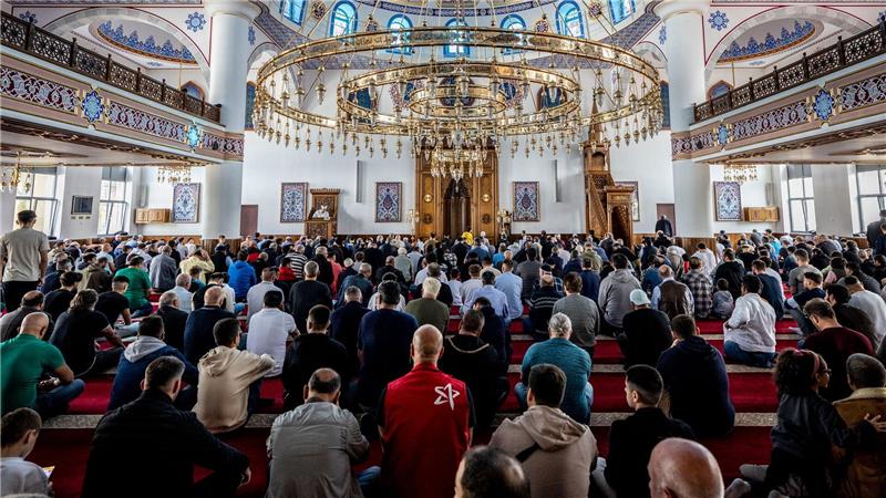 Über 60 Prozent der Musliminnen erleben oft Diskriminierung Muslimische Menschen fühlen sich in Deutschland häufig aufgrund ihrer Religion diskriminiert. (Archivbild)
