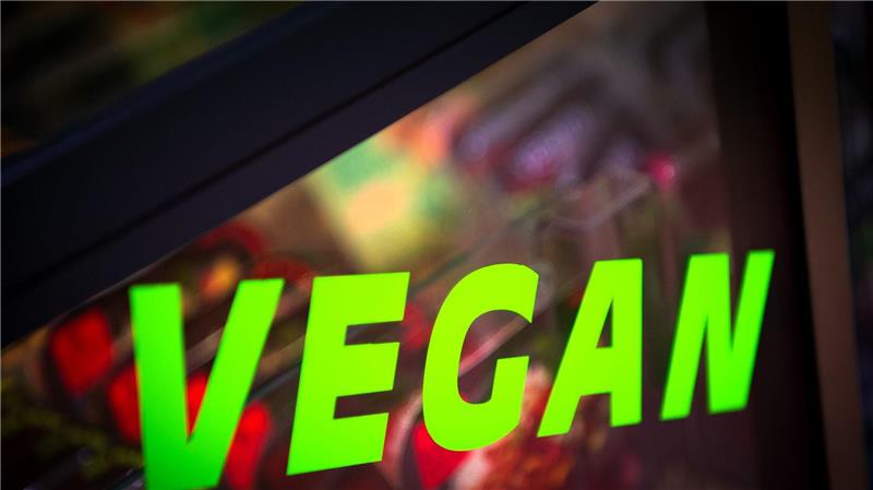 Muss es im Gefängnis veganes Essen geben? Dazu gibt es jetzt eine juristische Entscheidung in Bayern. (Symbolbild)