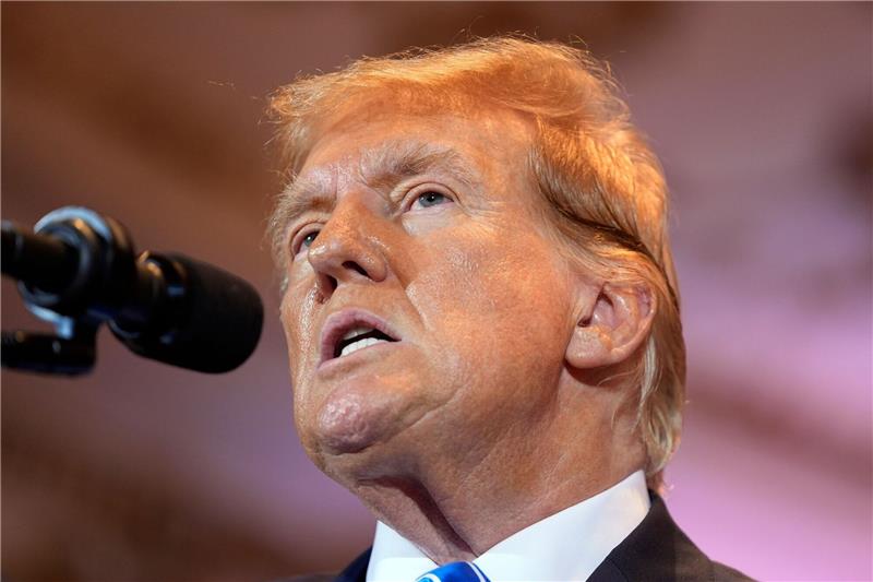 Trump hinterlegt Kaution von mehr als 90 Millionen Dollar Muss sich derzeit in zahlreichen verschiedenen Fällen mit Gerichten auseinandersetzen: Donald Trump.