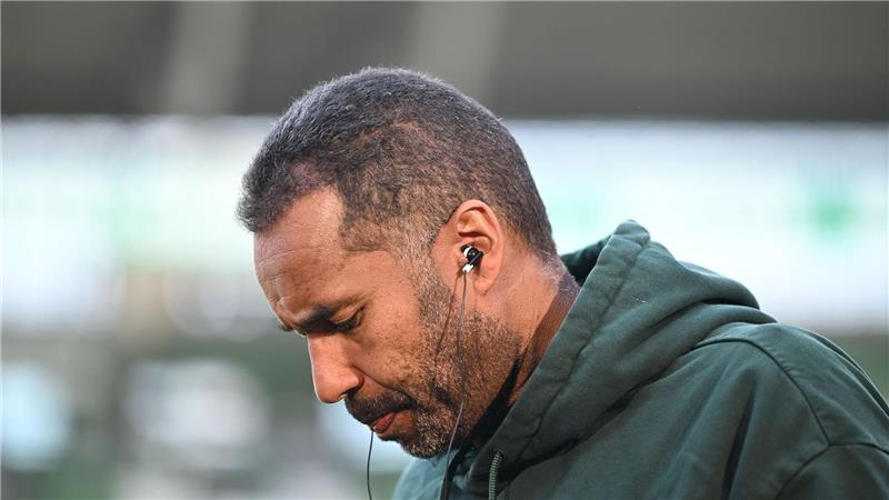 Muss wohl bis zum Saisonende mit Werder bangen: Trainer Daniel Thioune.