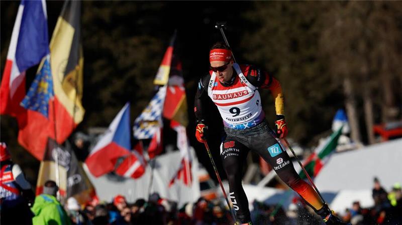 Nichts zu holen: Deutsche Biathleten treffen einfach nicht Musste gleich sechsmal in die Strafrunde: Simon Kaiser.