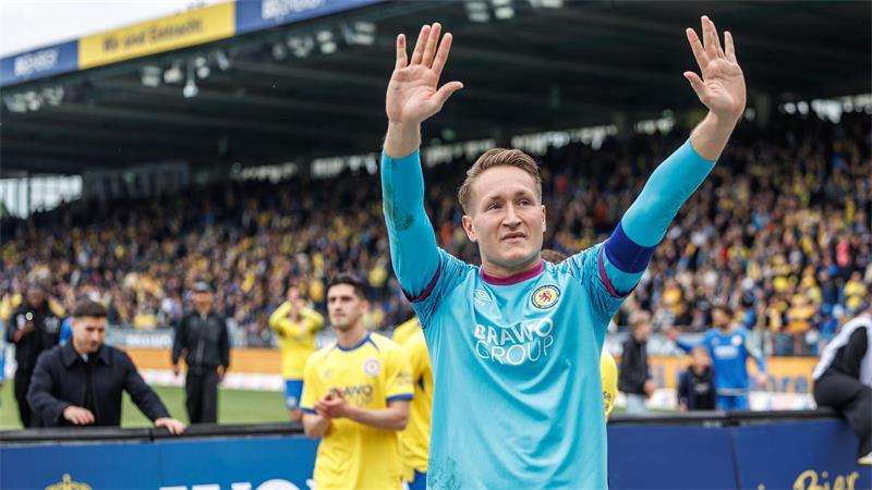 Musste im Test gegen Southampton nur selten sein Können beweisen; Braunschweigs Torwart Ron-Thorben Hoffmann. (Archivbild) 