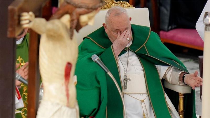 Sorge um den Papst: Franziskus im Krankenhaus Musste in eine Klinik: der Papst. (Archivbild)