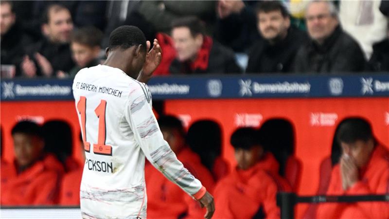 Nach Remis in Unterzahl: Bayern sauer auf Referee Musste nach einer Roten Karte vorzeitig vom Platz: Nicolas Jackson.