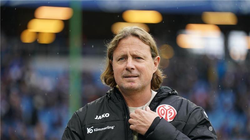 Musste sich in Hamburg warm anziehen: Mainz‘ Trainer Bo Henriksen