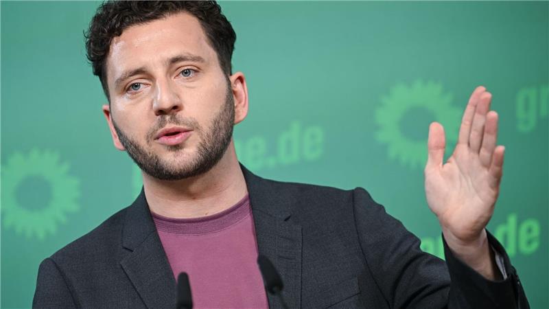 Mutlos findet Grünen-Chef Banaszak das schwarz-rote Bündnis.