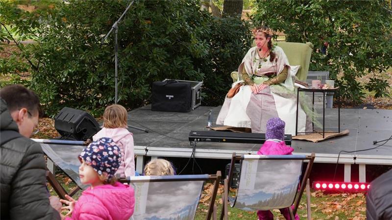 Bad Harzburg heißt mit einem großen Fest den Herbst willkommen Mystische Wesen erzählen den Kindern „Geschichten des Waldvolkes“.