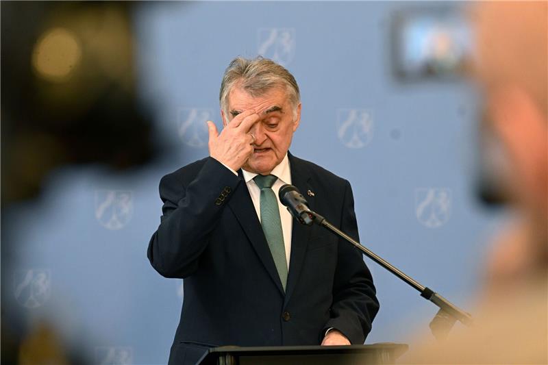 Vier Jugendliche unter Terrorverdacht: „Ideologie des IS” NRW-Innenminister Herbert Reul (CDU): «Von der ersten Kenntnis bis zur letzten Festnahme sind nur fünf Tage vergangen.»
