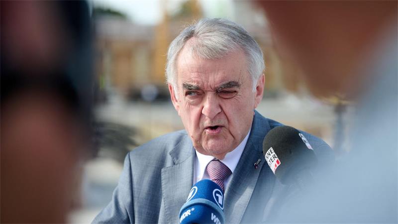 Die „Hells Angels“ und die Spur des schmutzigen Geldes NRW-Innenminister Herbert Reul (CDU) lobte die Durchsuchungen als den „größte Schlag gegen die Organisierte Kriminalität seit mehreren Jahren“.