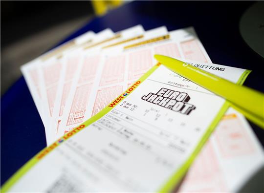 Nach 16 Ziehungen ohne Hauptgewinn wurde jetzt der Jackpot geknackt.