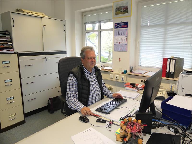 Nach 28 Jahren im Ordnungsamt verlässt Hartmut Wiljes heute seinen Schreibtisch in Richtung Ruhestand.  Fotos: Römhild