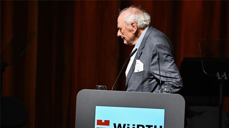 Nach 75 Arbeitsjahren will der Schrauben-Unternehmer Reinhold Würth künftig kürzertreten.