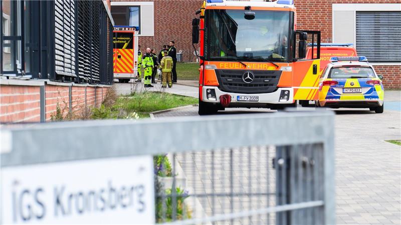 Nach Angaben der Feuerwehr Hannover wurde in einem Klassenraum einer achten Klasse eine unbekannte Substanz versprüht.