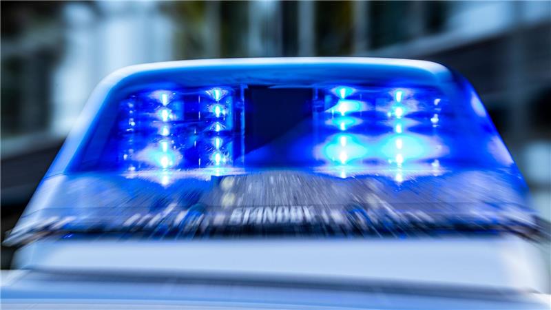 Nach Angaben der Polizei kostete ein Vorfahrtsfehler den Jugendlichen das Leben. (Symbolbild)