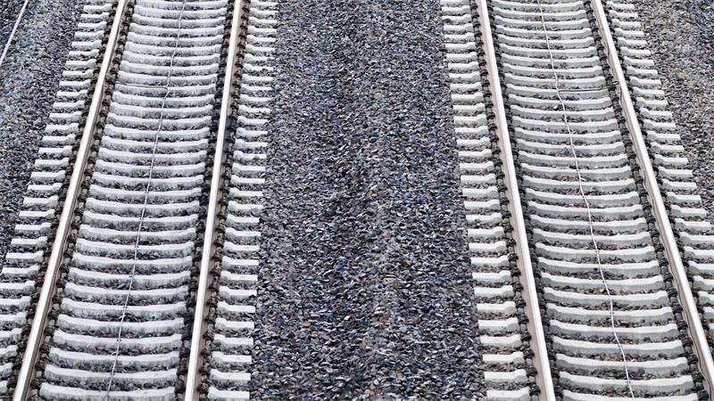Nach Angaben des Betreibers sind Rettungskräfte mit einem Großaufgebot am Bahnhof Garßen im Einsatz gewesen. (Symbolbild)