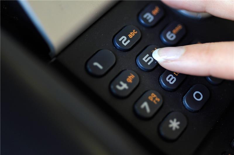 Gewalt gegen Frauen: Hilfetelefon berät fast 390.000 Frauen Nach Angaben des Familienministeriums wird jede dritte Frau in Deutschland mindestens einmal in ihrem Leben Opfer körperlicher und/oder sexualisierter Gewalt.