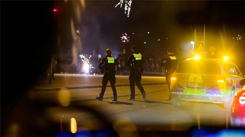 Ministerin zieht Silvester-Bilanz: einsatzintensive Nacht Nach Angaben des niedersächsischen Innenministeriums gab es in der Silvesternacht 1.527 Einsatzlagen.