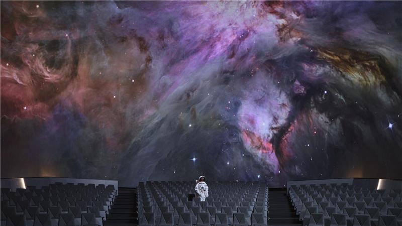 Nach Angaben einer Sprecherin ist das Planetarium in Prag nach dem Umbau eines der ersten volldigitalen LED-Planetarien der Welt.