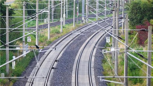 Nach Angaben eines Metronom-Sprechers wurde bei der Stadt Buchholz eine Oberleitung beschädigt. (Symbolbild)