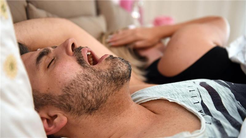 Mouth Taping: Studie warnt vor Risiken von zugeklebtem Mund Nach Angaben in sozialen Medien soll Mouth Taping gegen Schnarchen helfen. (Archiv)