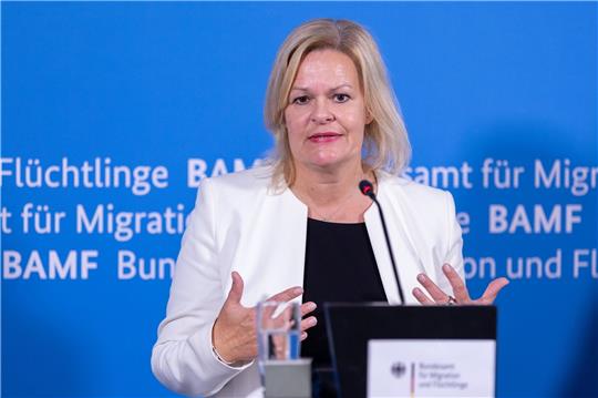 Nach Ansicht von Bundesinnenministerin Nancy Faeser muss die EU mehr Druck hinsichtlich Serbiens Visa-Politik ausüben.
