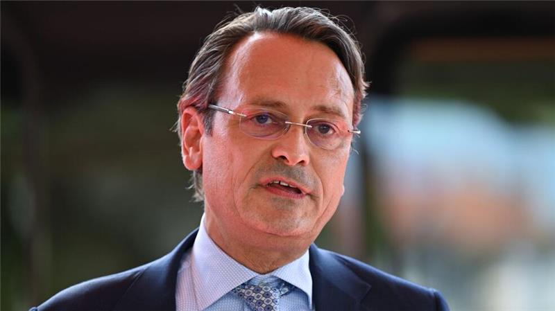 In acht Stunden nach Paris: Bahn startet neue Verbindung Nach Ansicht von DB-Vorstand Michael Peterson wurde der Fernverkehr der Bahn dieses Jahr vor allem durch Streiks, Extremwetterereignisse und Baustellen ausgebremst. (Archivbild)