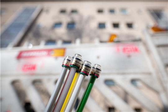 Nach Auskunft eines Behördensprechers liegen die Monatspreise je nach Rohrkategorie zwischen 30 und 89 Prozent unter den von der Telekom beantragten Entgelten.