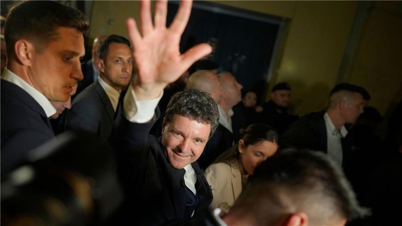 Pro-Europäer Nicusor Dan gewinnt Präsidentenwahl in Rumänien Nach Auszählung der Stimmen fast aller Wahllokale lag Dan uneinholbar vor dem Rechtspopulisten Simion.