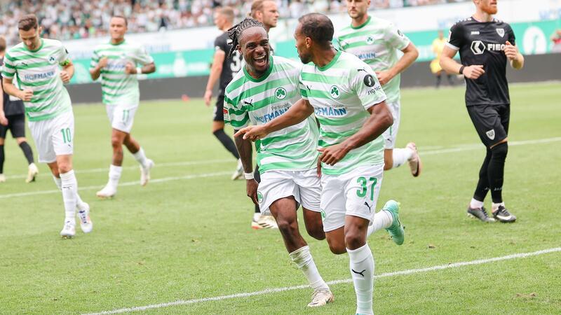 Dominante Fürther verderben Münster das Comeback Nach Foul an Futkeu: Green verwandelt für Fürth den Elfmeter.